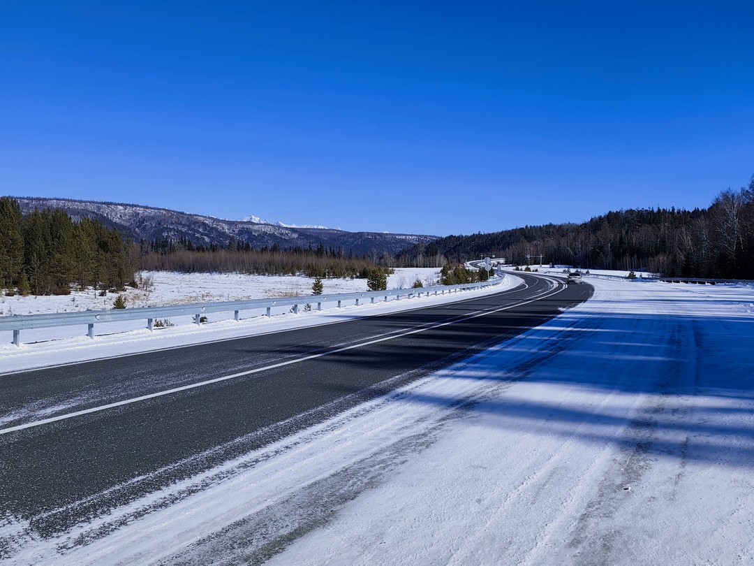 Недавно мне посчастливилось отправиться в путешествие по Тункинской долине на внедорожнике, и это было просто потрясающе!