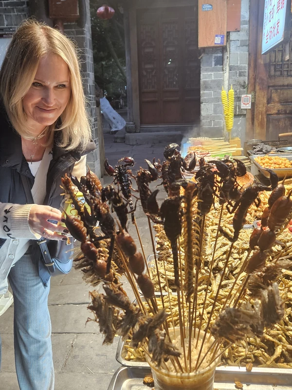 В поисках панд и скал-аватаров: индивидуальный тур в Чэнду и нацпарк «Чжанцзяцзе»