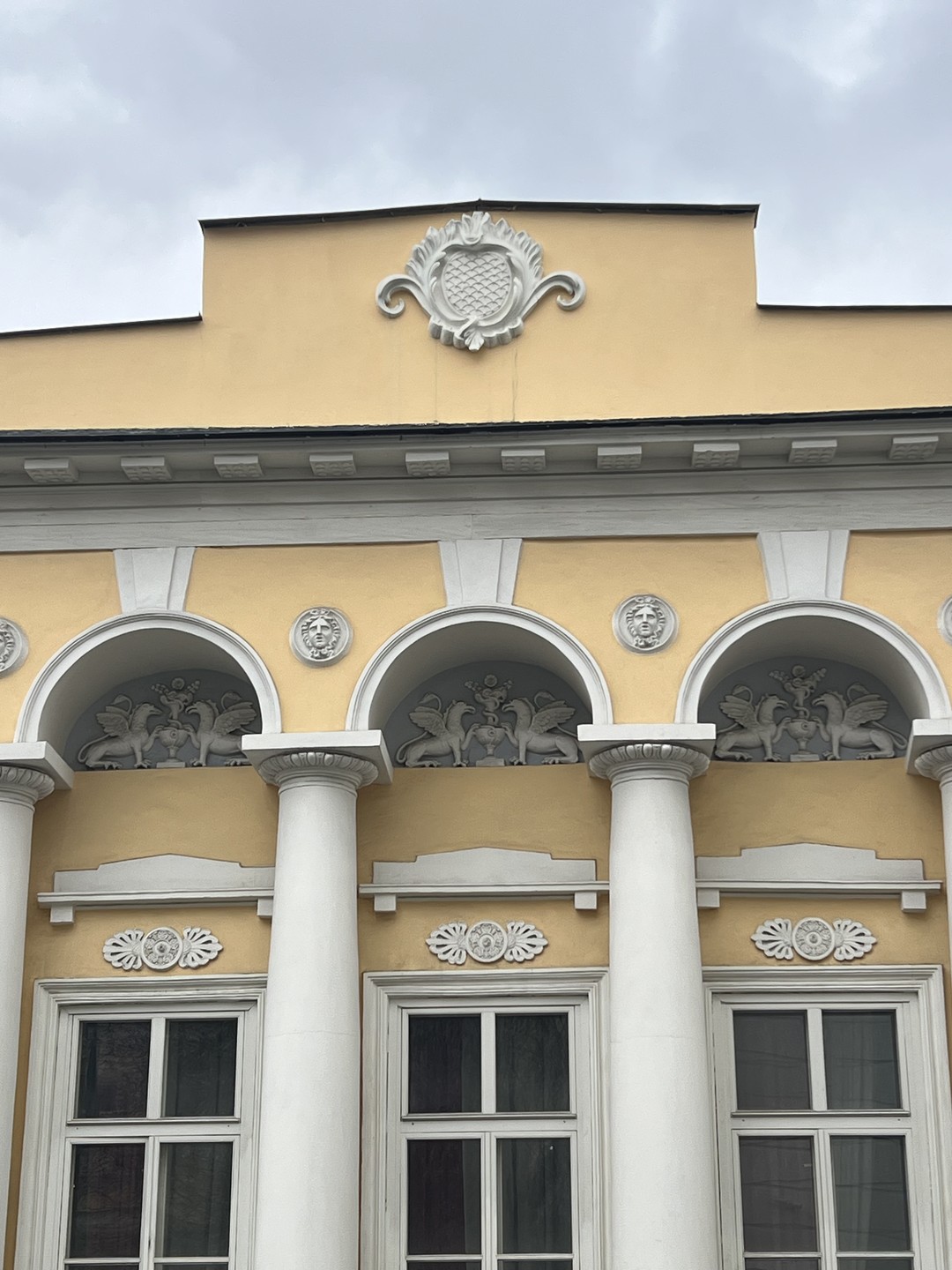 Наконец пришла весна в город Москва и мне на глаза попалась экскурсия, пока без отзывов, но