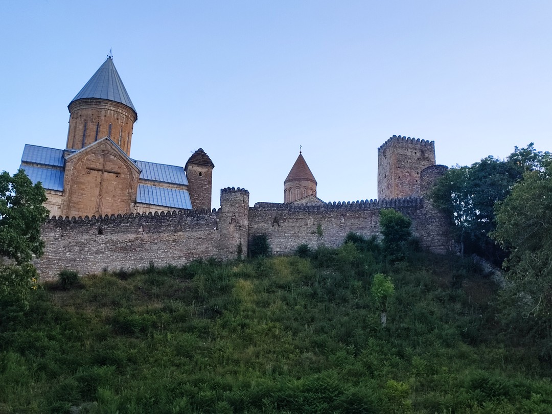 Казбек и Дарьяльское ущелье: Грузия с открытки (Лилия)