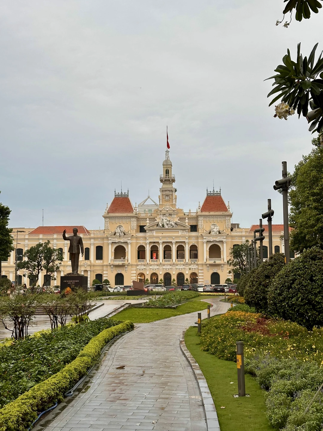Добротная экскурсия, не слишком насыщенная, но для знакомства с городом подойдет отлично