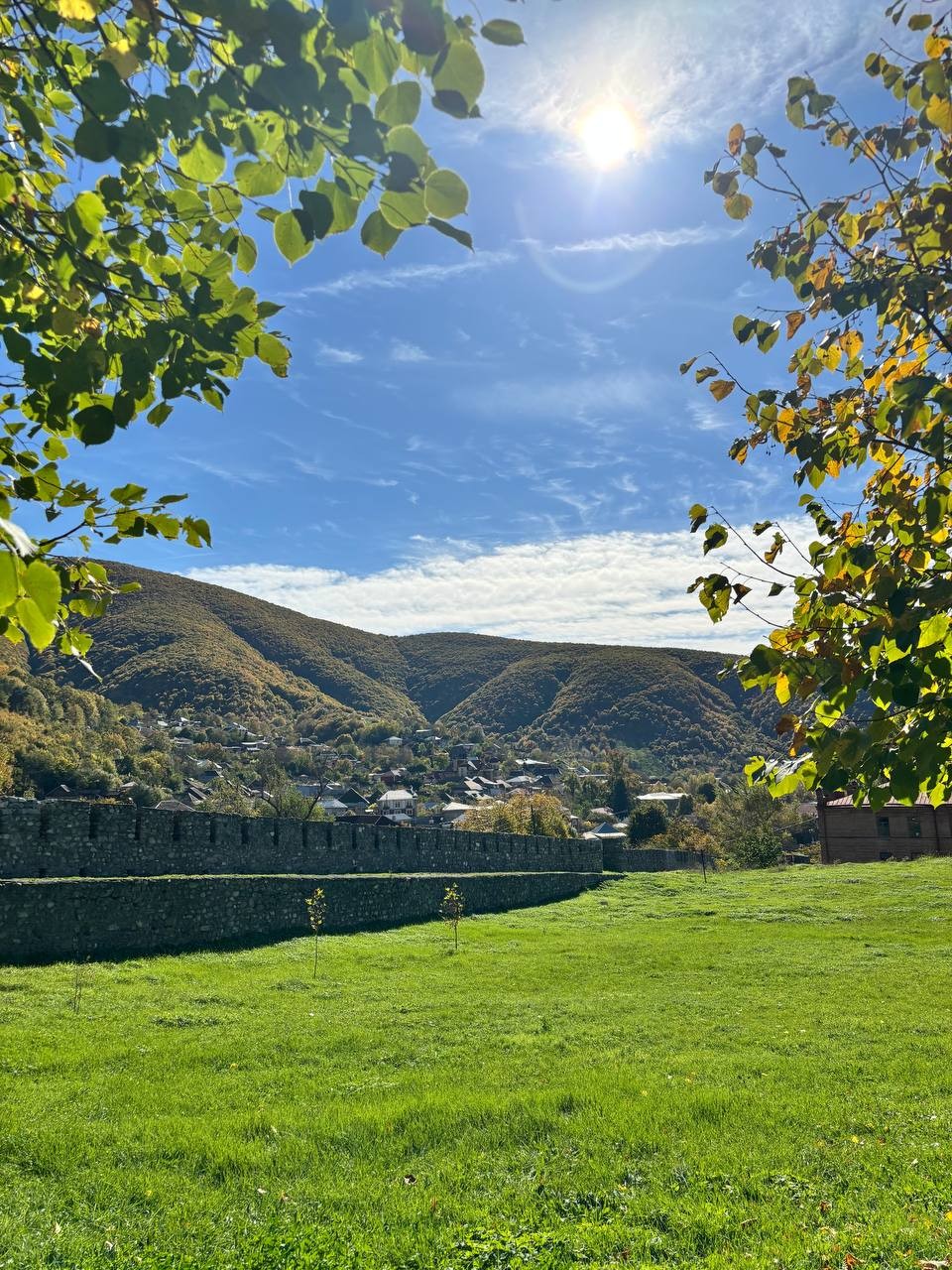 Экскурсия очень понравилась, единственное, из-за того, что один гид рассказывал информацию разным туристам на 3-х языках