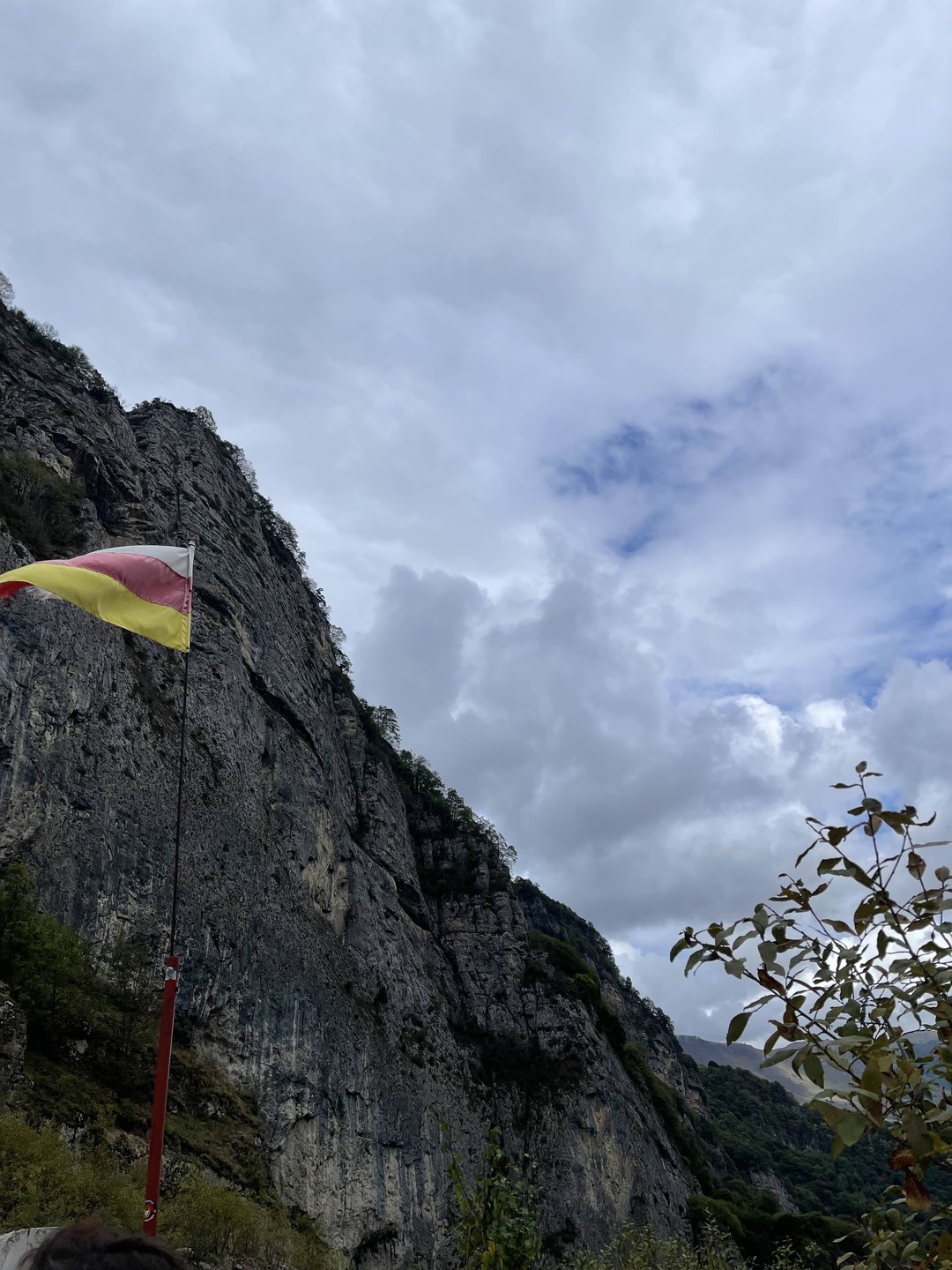 Спасибо организатору Зубари, за предоставленную возможность окунуться в захватывающую атмосферу гор. Прекрасные впечатления! Внимательный, остроумный гид