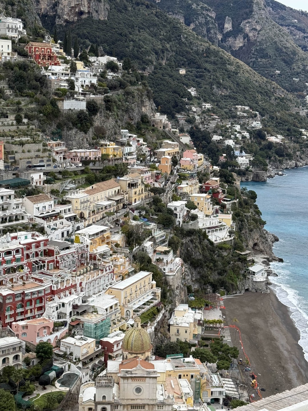 Павел прекрасный экскурсовод с великолепными знаниями истории. Наша поездка оставила неизгладимые, восторженные эмоции. Он показал нам