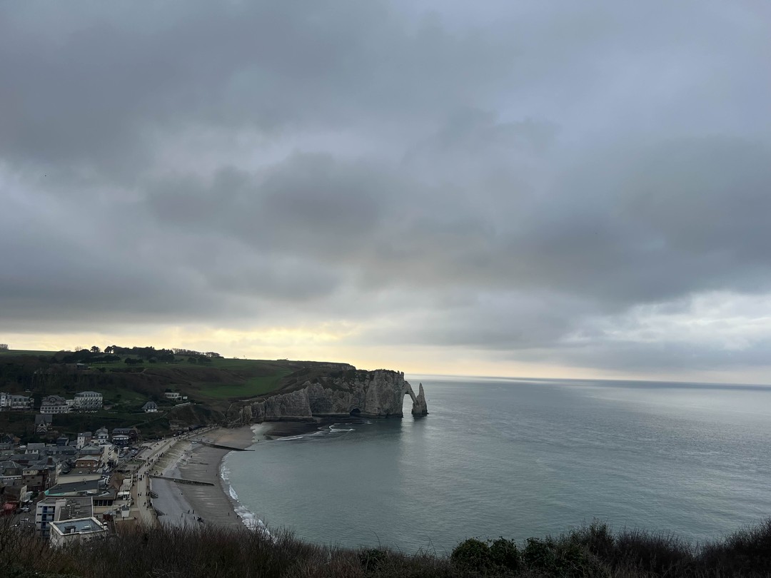 Поездка получилась отличной! Комфортабельное, чистое, ухоженное авто! Отличный водитель и гид! Дорога из Парижа и обратно