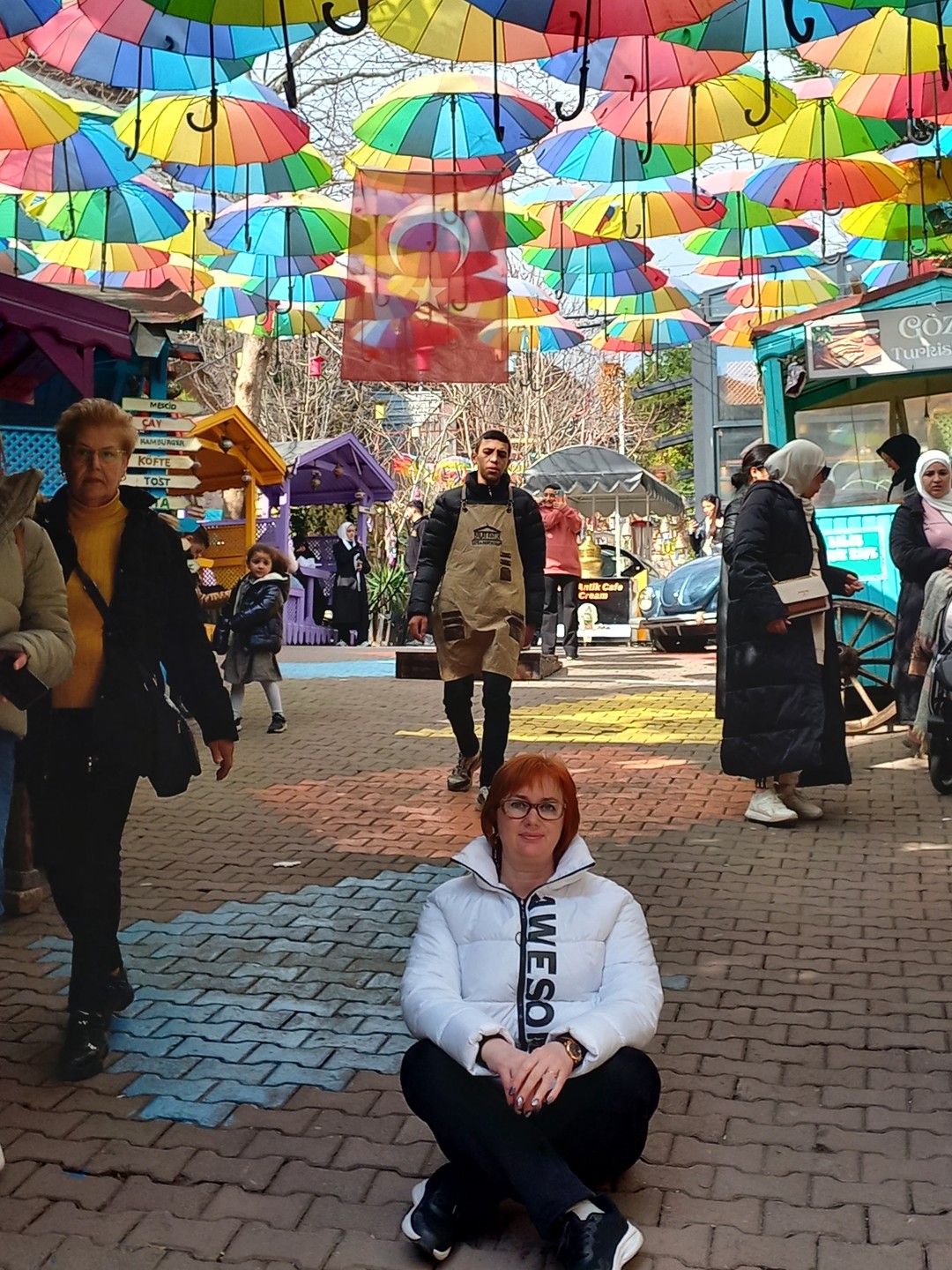 Посмотрели разные районы города. узнали особенности каждого. красивый вид со смотровой площадки Пьра Лотти. попробовали вкусное