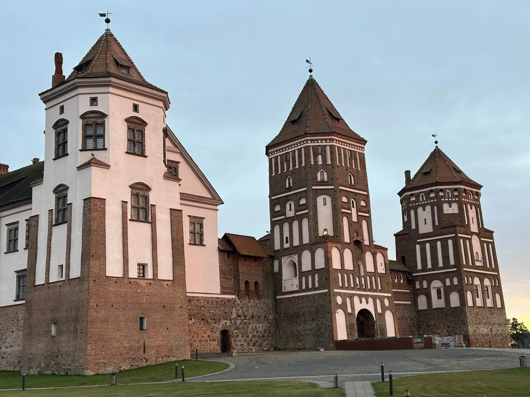 Замки Беларуси: групповая экскурсия в Мир и Несвиж из Минска (Olga)