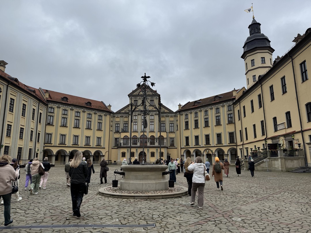 Трансфер из Минска в Мирский и Несвижский замки (туда-обратно) (Валерия)