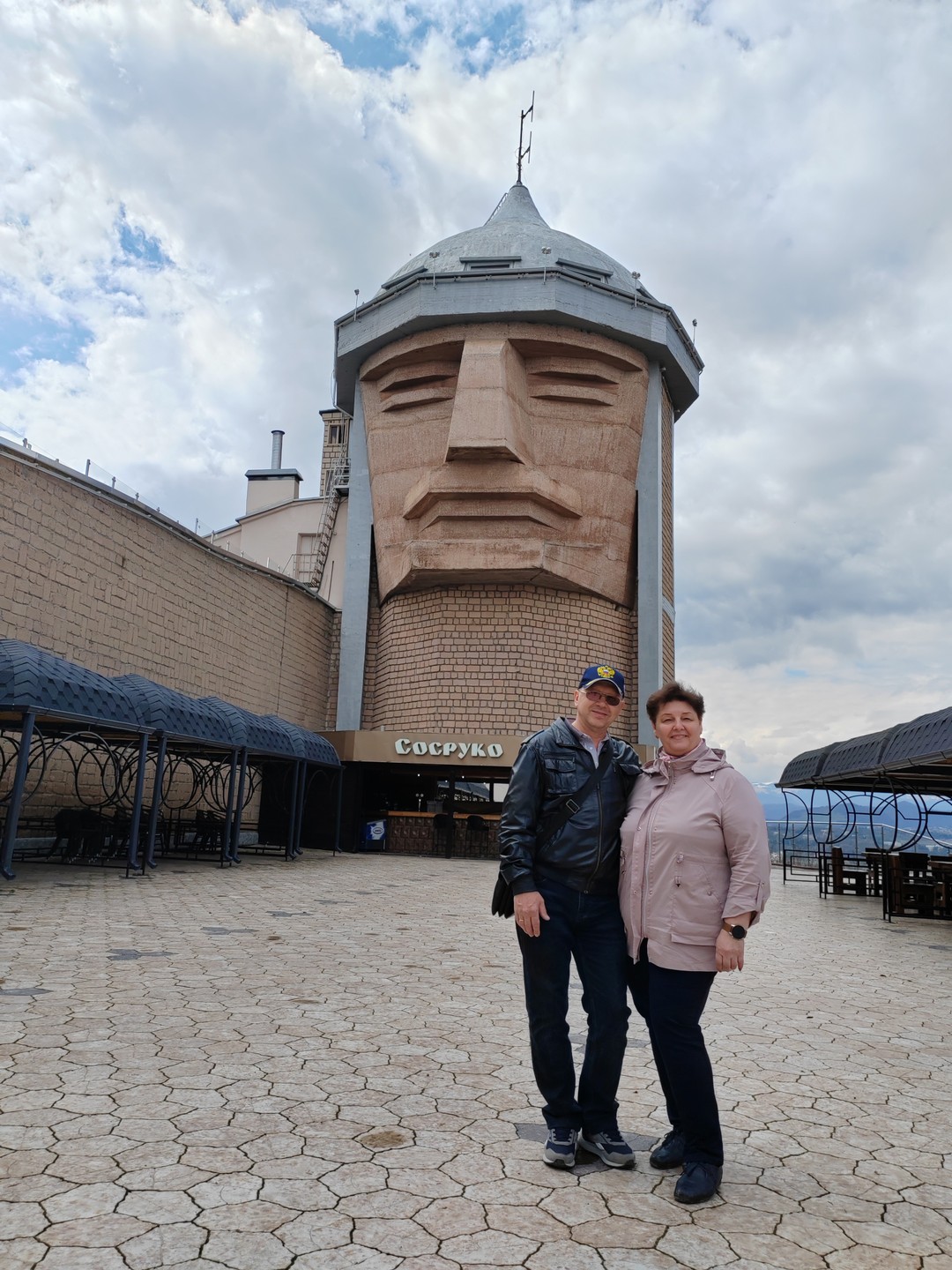 Можно просто самим погулять по городу и посетить туристические локации, но мы не прогадали, что решили