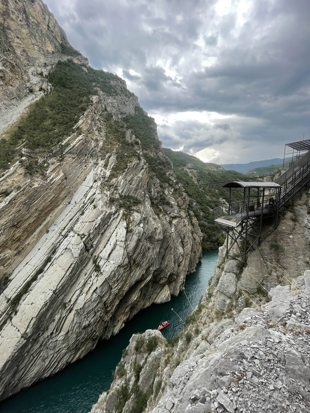 Сопровождал нас экскурсовод-водитель Валид