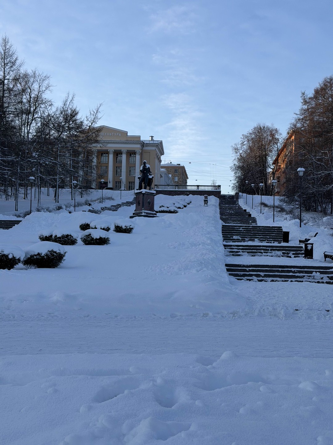 Обратились к Полине в день экскурсии - приехав на день в Петрозаводск, решили не просто погулять по городу, но и узнать о нем подробнее)