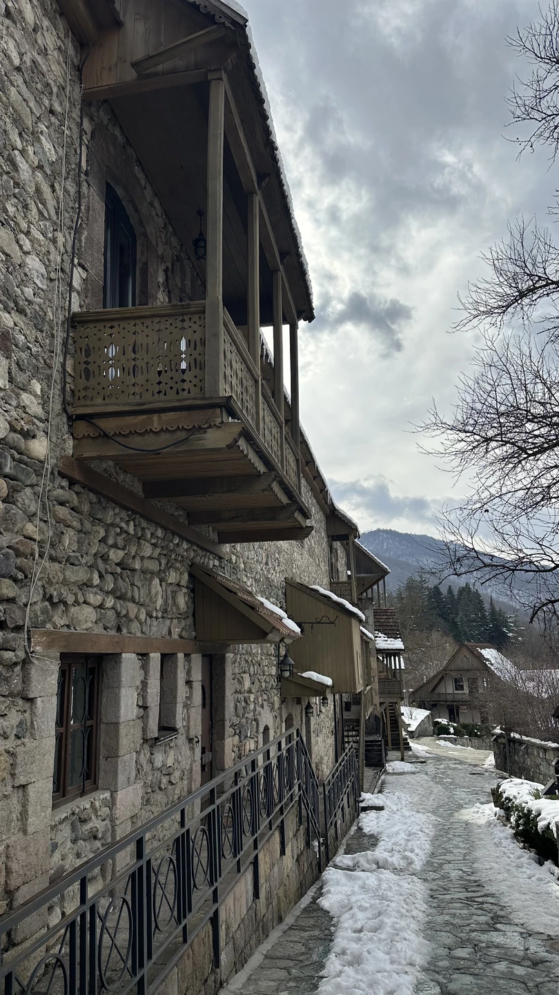 6 марта мы втроём с подругами ездили на Севан с гидом Араратом. Хотим сказать огромное спасибо