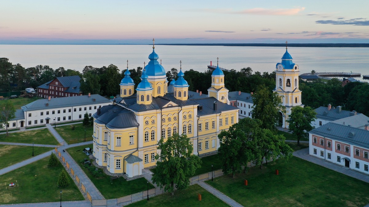 Главное изображение экскурсии - Остров-монастырь Коневец: на страже красоты и покоя