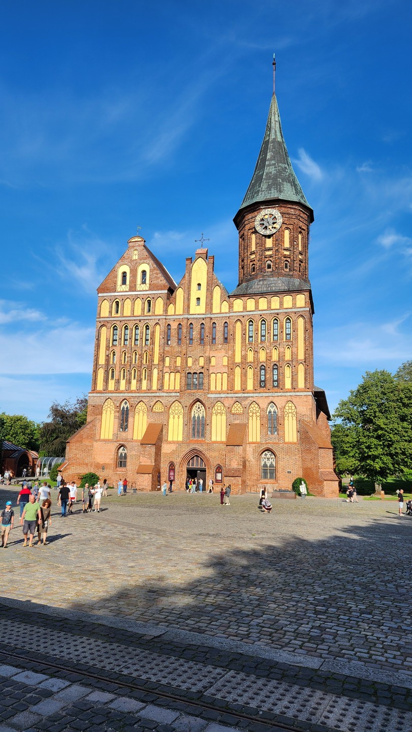 Замечательная расслабленная прогулка с Сергеем, не перегруженная историческами фактами и датами. Собор и окрестности произвели впечатление,