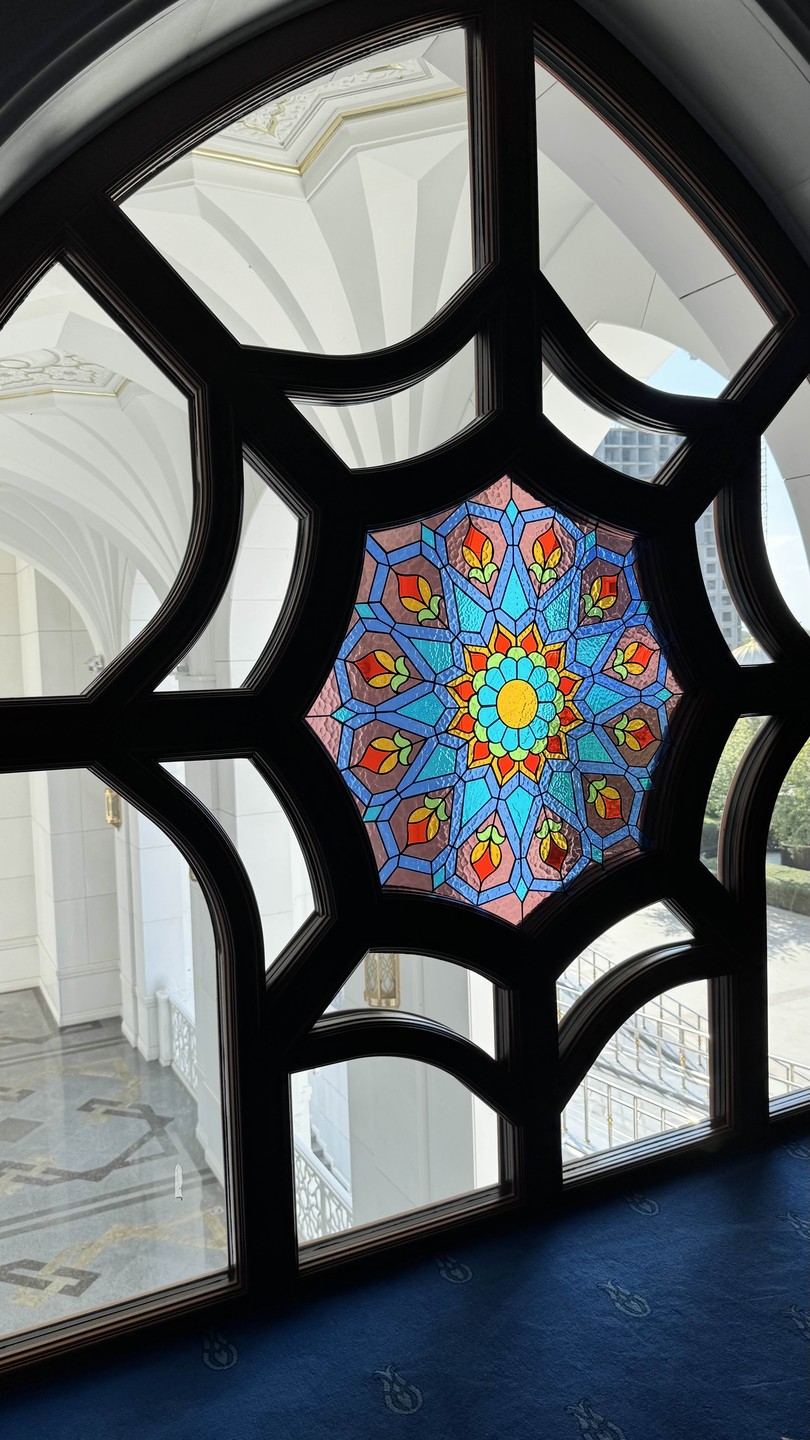 Экскурсия очень порадовала, программа интересная, не перегруженная. Гид Юрий внимателен и вежлив, очень деликатен при рассказе