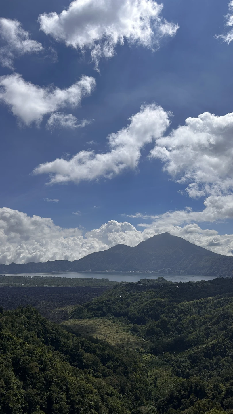 Отличное путешествие. Ваян прекрасен, улыбчив и внимателен к деталям. Поездка прошла прекрасно. Заехали на обед по совету Ваяна и остались довольны.