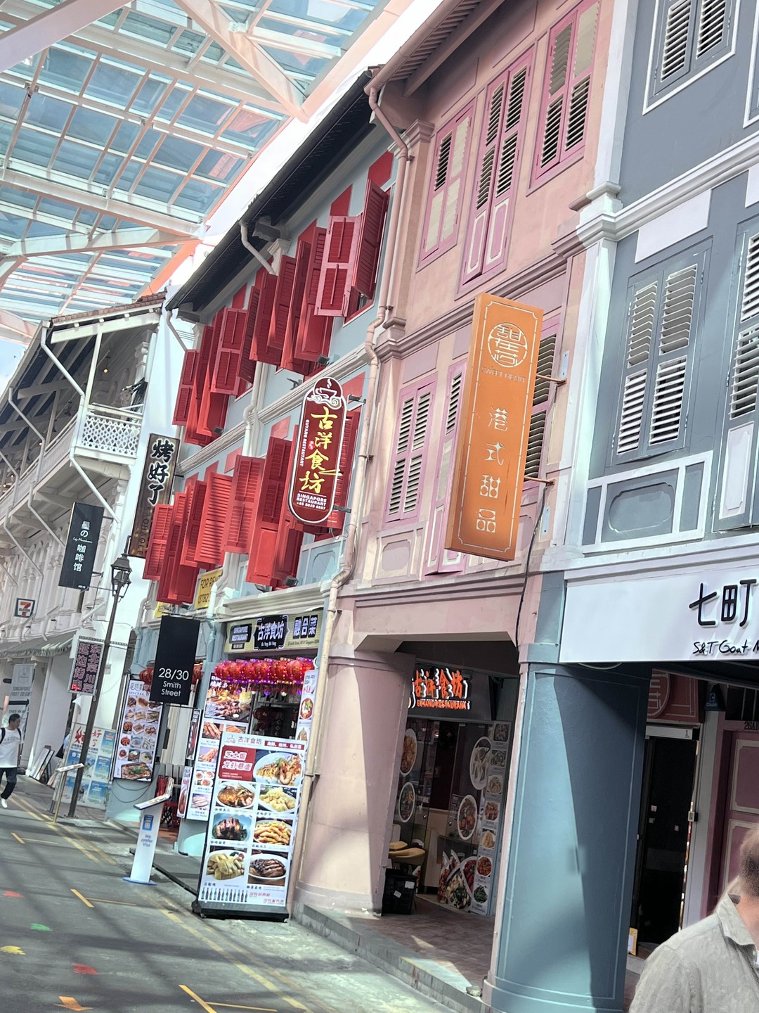 Прекрасная, лёгкая прогулка по этническим кварталам. Гиду Марине спасибо! Непринуждённая беседа, интересные локации, яркие фотографии. Во