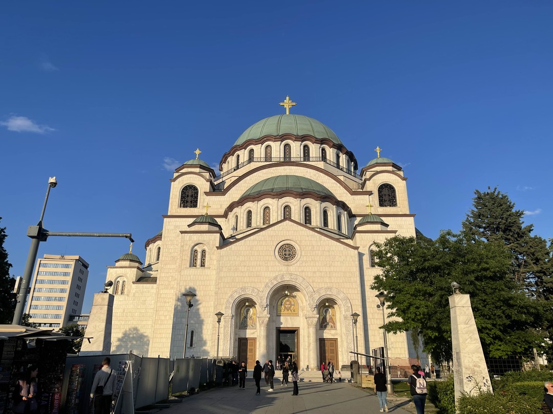 Это не просто гид. Это олицетворение народа, души и традиций Великой Сербии!