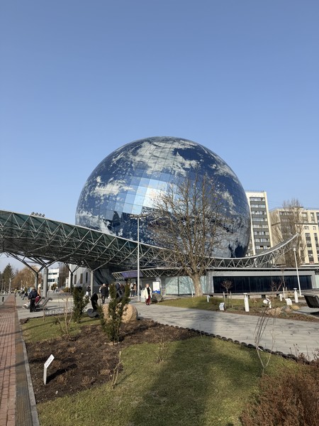 Виктория не просто очень эрудированный экскурсовод, она очень приятная в общении и красивая девушка. экскурсия проходит