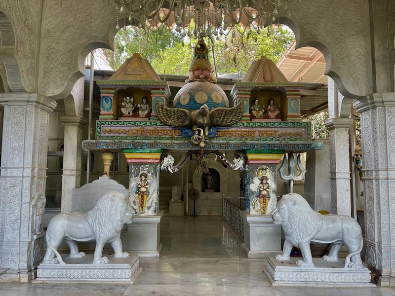 Из Гоа - в Махараштру: крокодилы, дворец и дикий пляж