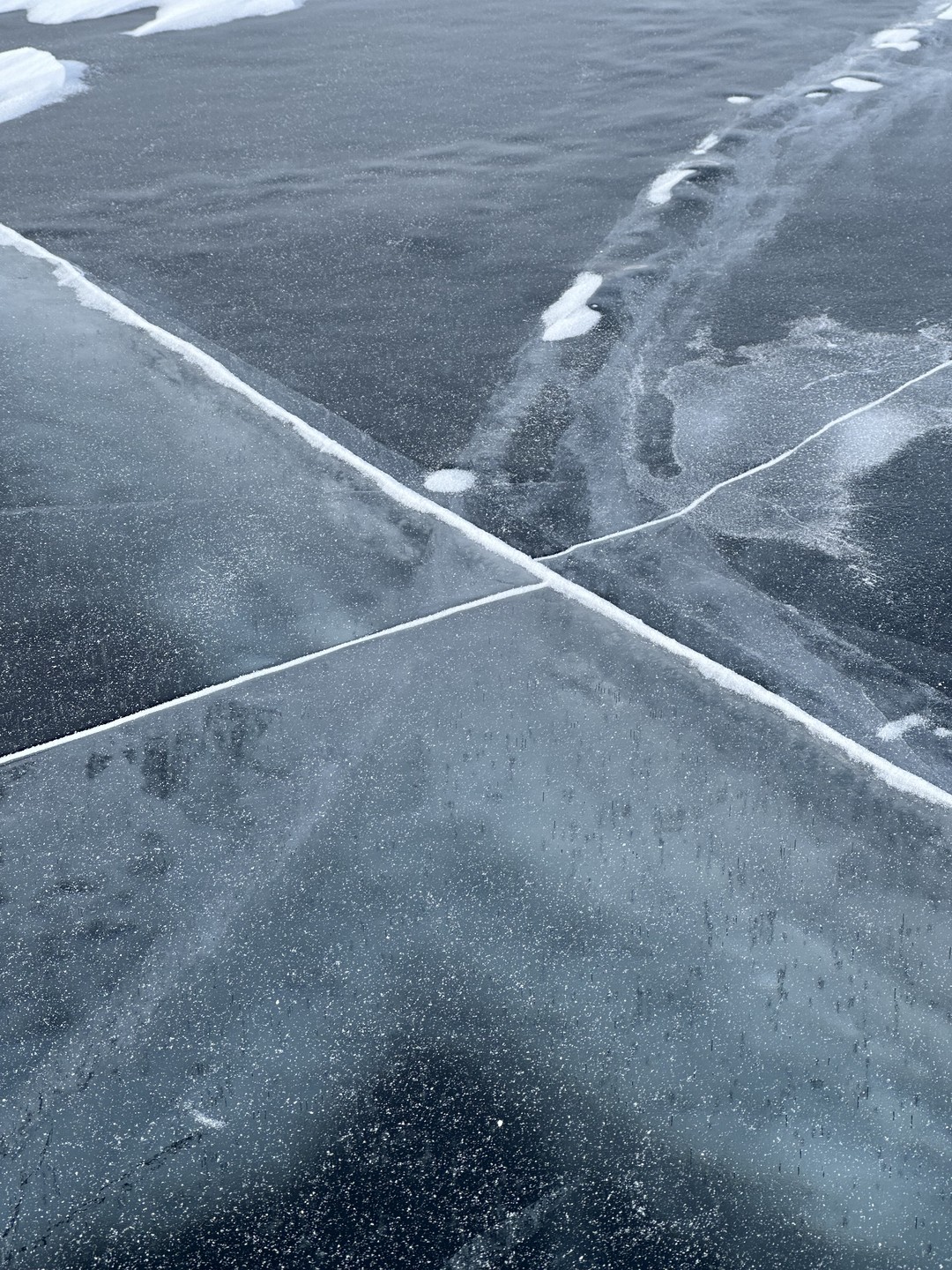 Спасибо Сергею за проведение потрясающей экскурсии на Ольхон по льду Байкала! Интересные рассказы гида,завораживающие красоты Байкала,почувствовали