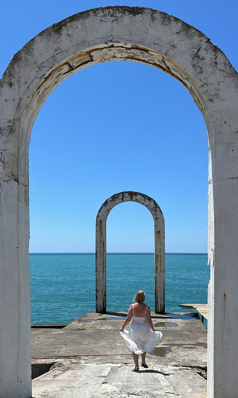 Неожиданный Сочи: чайные плантации, пляж «Сочифорния» и самолёты (9/12)