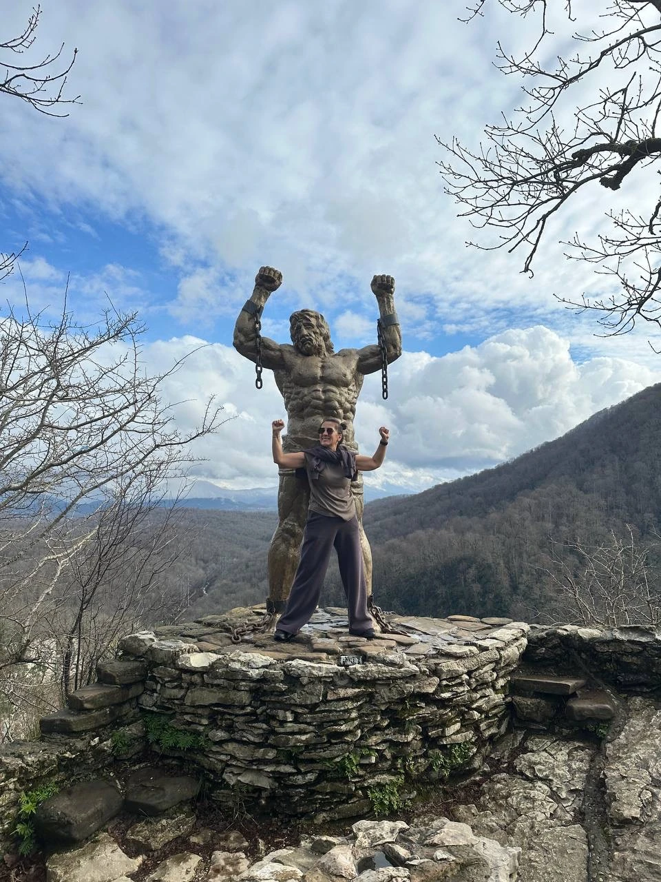 Недавно посетили экскурсию на Орлиные скалы с гидом Романом — это было незабываемое приключение!