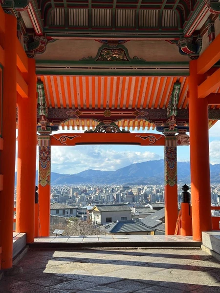 До Киото мы добирались на скоростном поезде из Токио. Равиль нас встретил прямо у выхода из