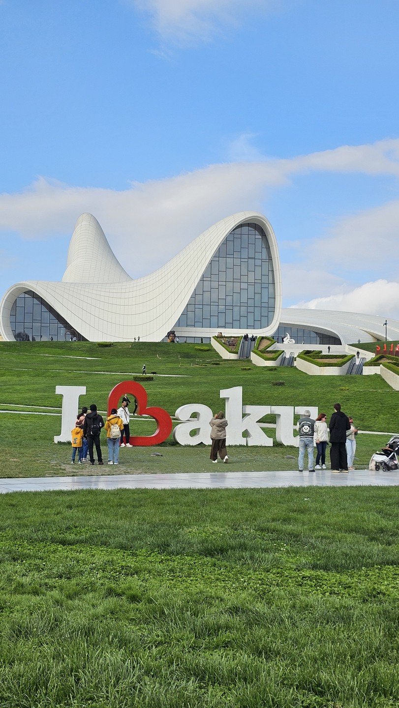 Очень насыщенная экскурсия, отличная организация, все чётко по плану. Отличный транспорт. Группа была сборная на 2