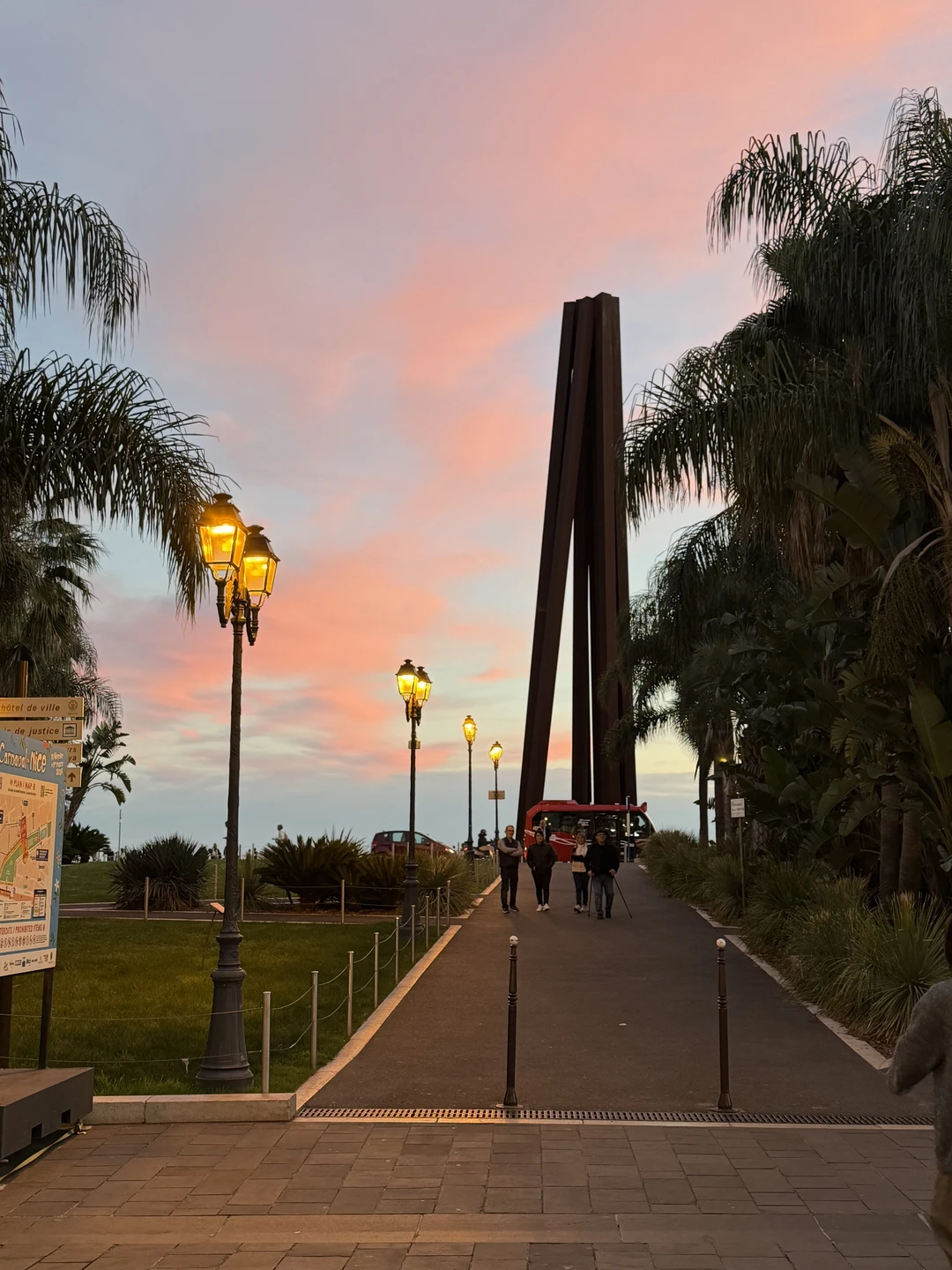 Ницца бесподобна! Мария- прекрасный и знающий гид, информация подается легко и с большой нежностью к городу. Рекомендую на 100%