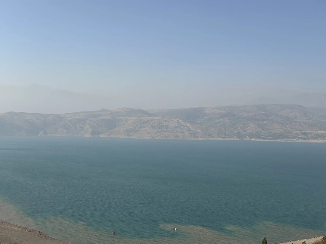 Спасибо большое водителю Ахмаду - все прошло очень хорошо, чистая машина, все везде вовремя, интересный разговор.