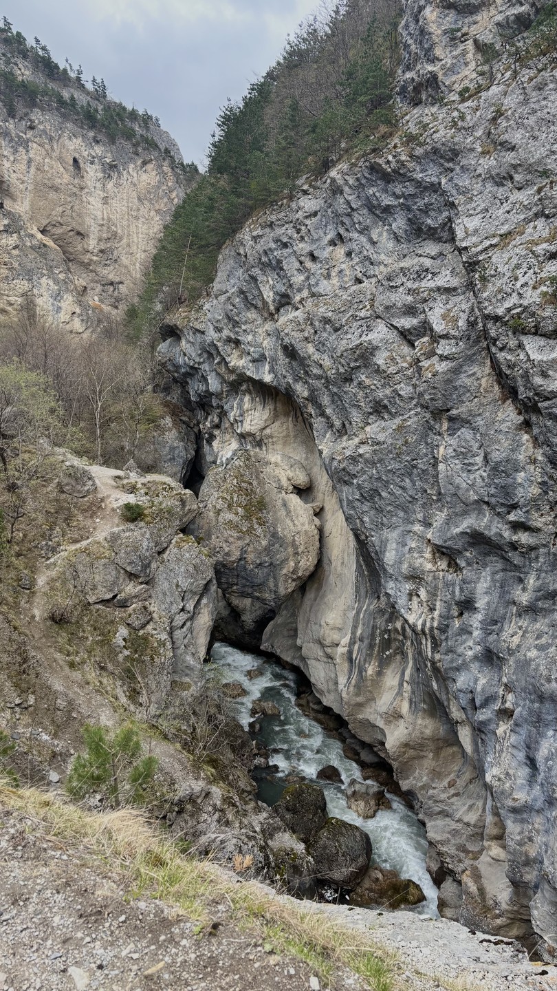 Отличная экскурсия, несмотря на то, что не очень повезло с погодой, было очень интересно и красиво.