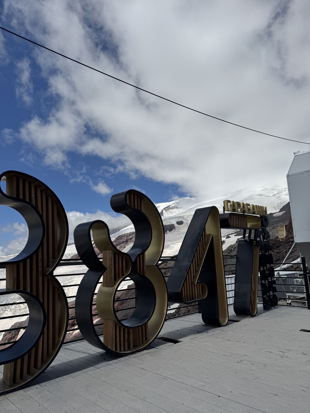 Хорошо организованная Виталием поездка, все пунктуально, ответственно. У нас водителем был Юрий. Машина комфортная. Поездка в