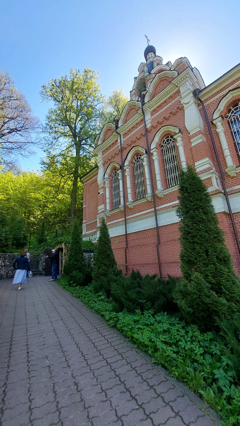 Были в Звенигороде в отличный солнечный день при комфортной погоде. Интересен город и выбранный маршрут. Гидом