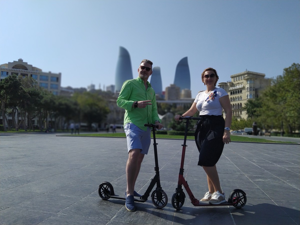 По городским паркам — на самокате