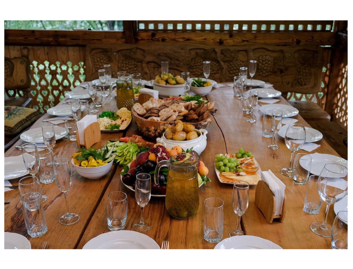 Приключения гурмана в Сочи: вино, мангал и танцы в винограде