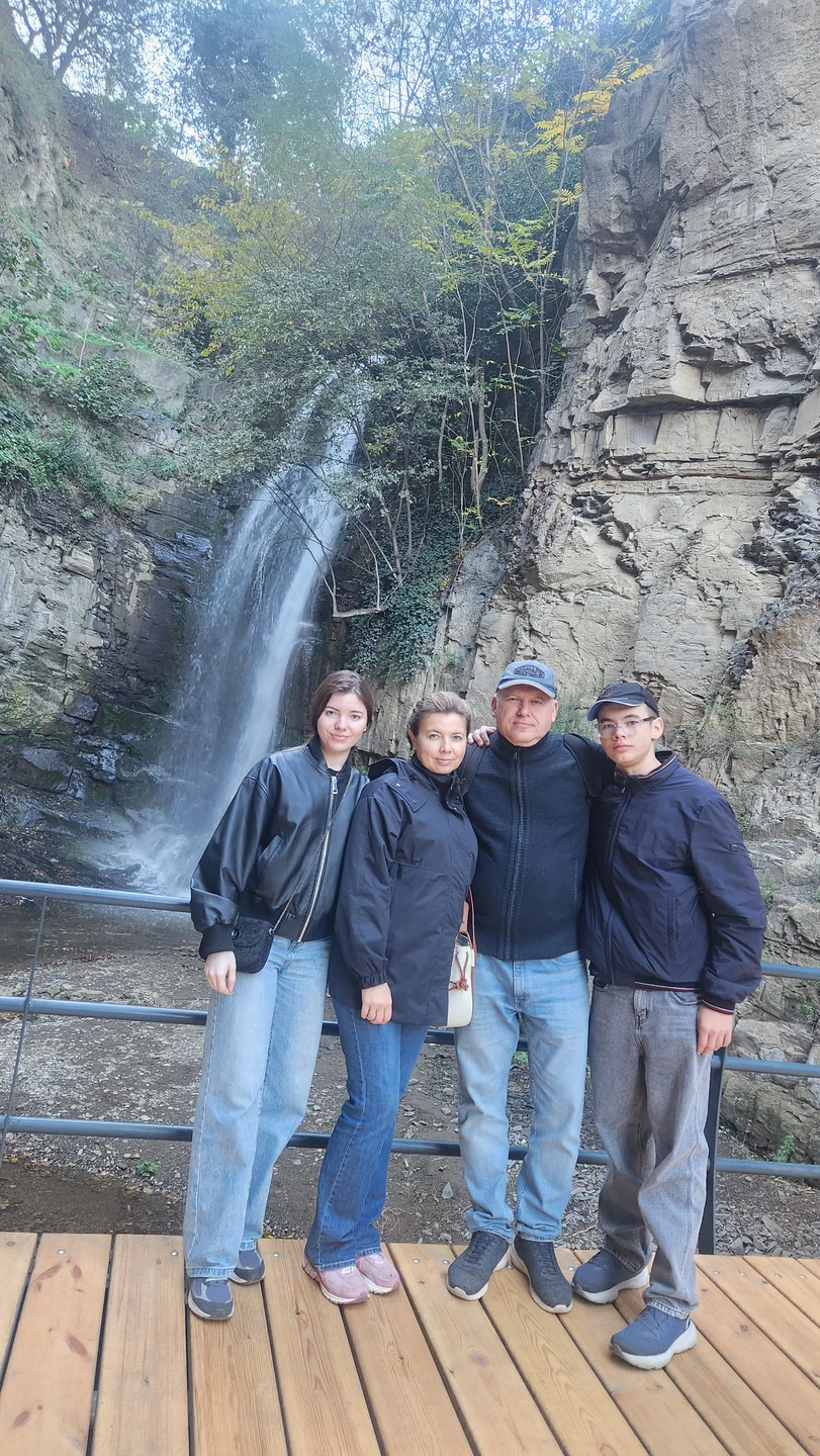 31.10.25 мы семьёй прилетели в Тбилиси. Экскурсию бронировали заранее и с выбором экскурсовод не ошиблись. Тамара