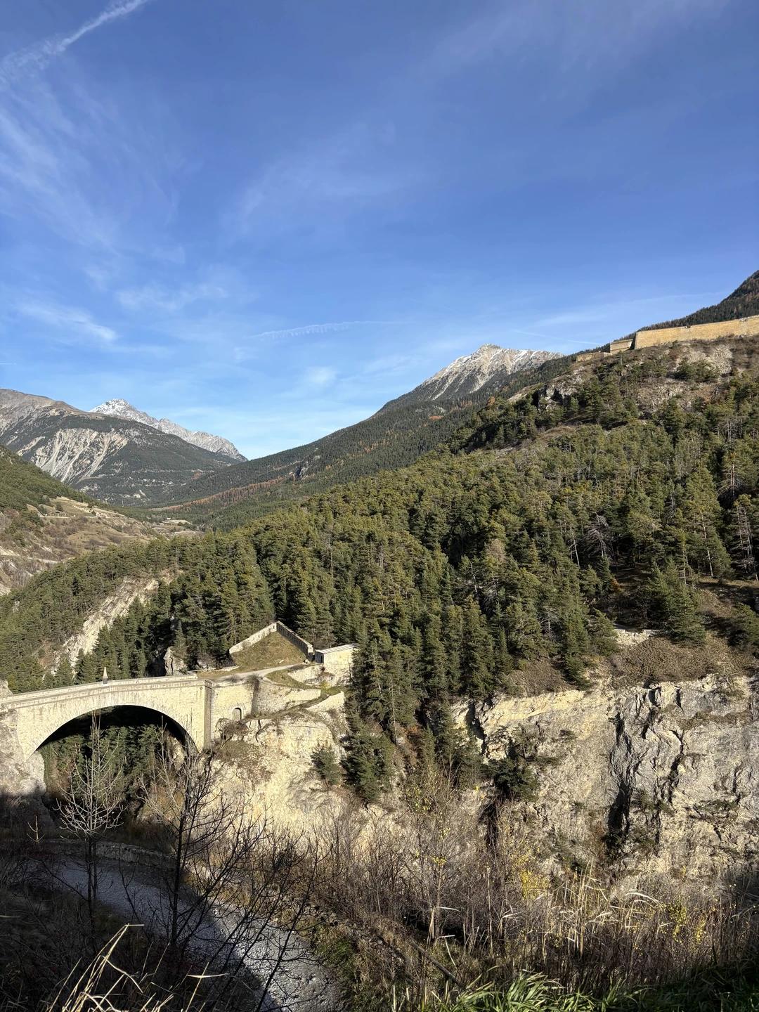 Восхитительная однодневная экскурсия из Турина! Незабываемая красота гор, очарование самобытных деревушек и море впечатлений. Особая вершина