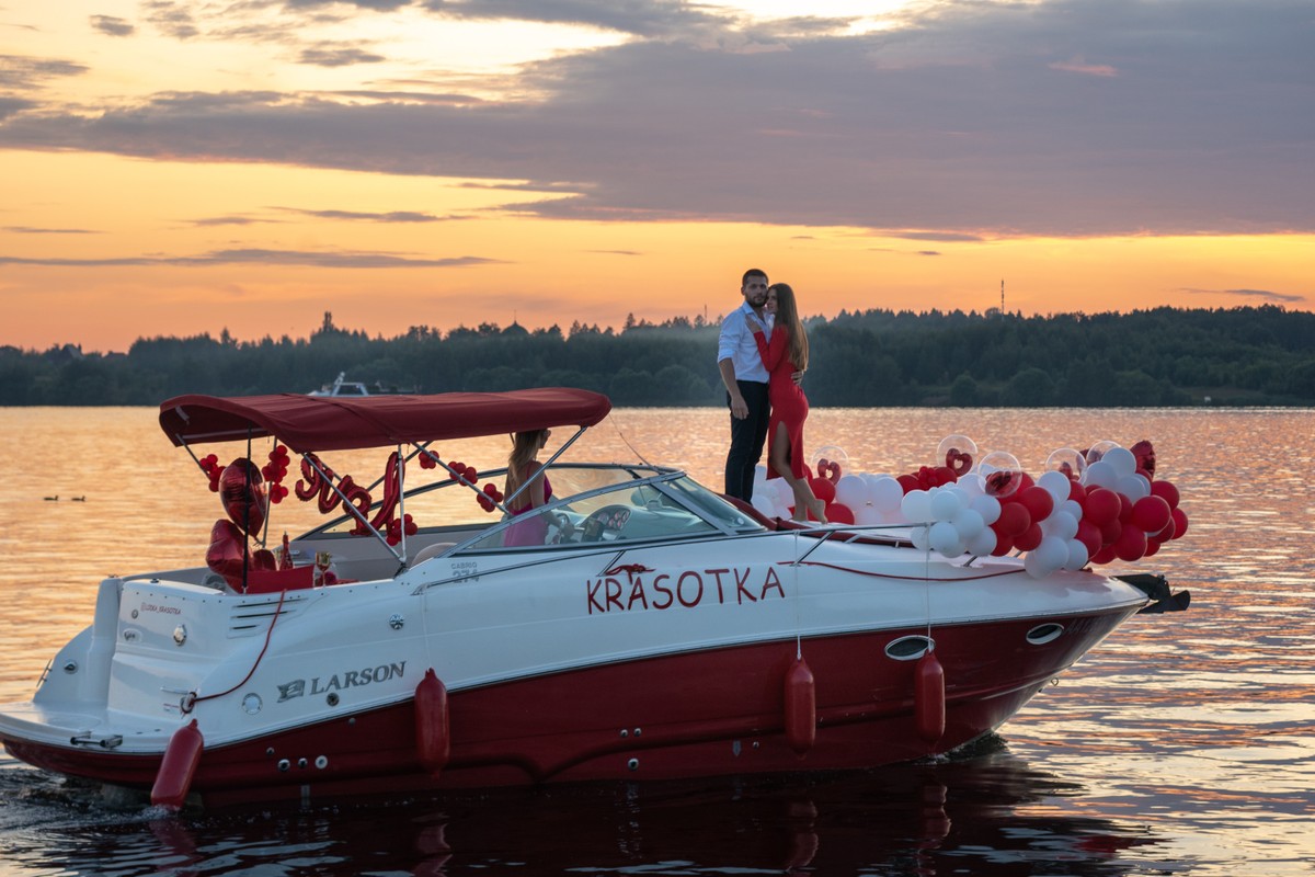 Свидание на яхте на закате по Москве (3/8)