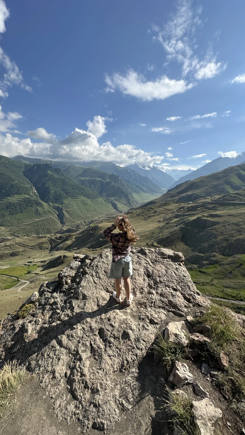 Безумно понравилось это путешествие. Марианна очень хороший человек, рассказчик. Я получила море эмоций от красоты природы