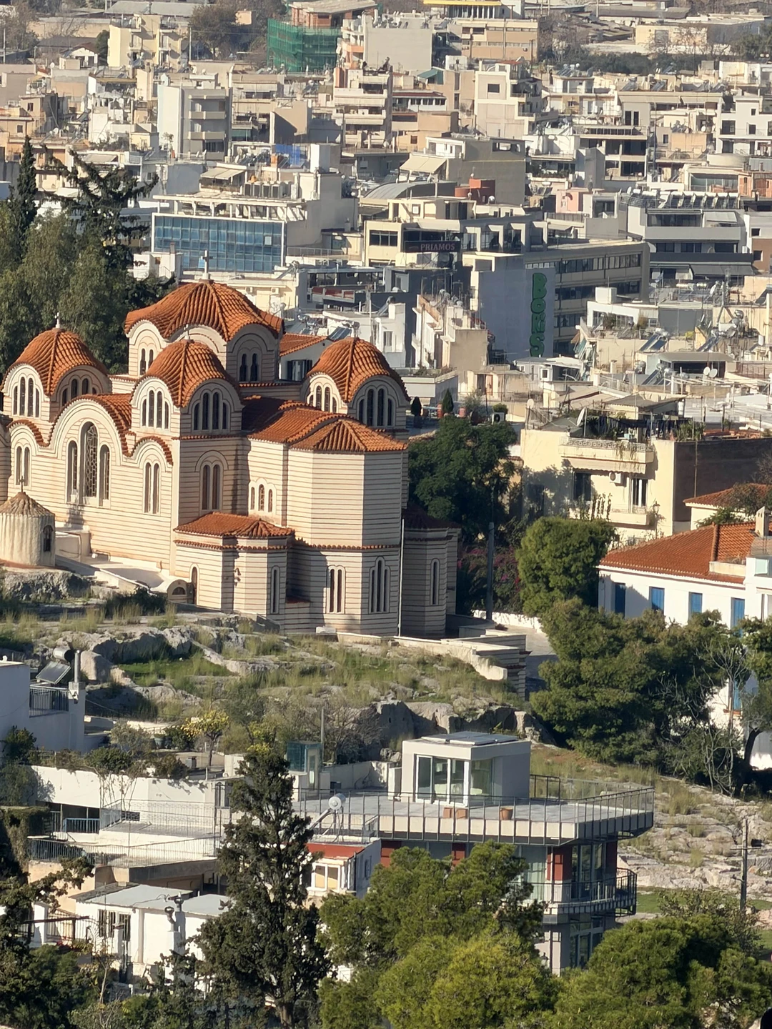 Александр шикарный эрудированный гид, мы провели не забываемое время в Афинах, сами бы мы никогда не