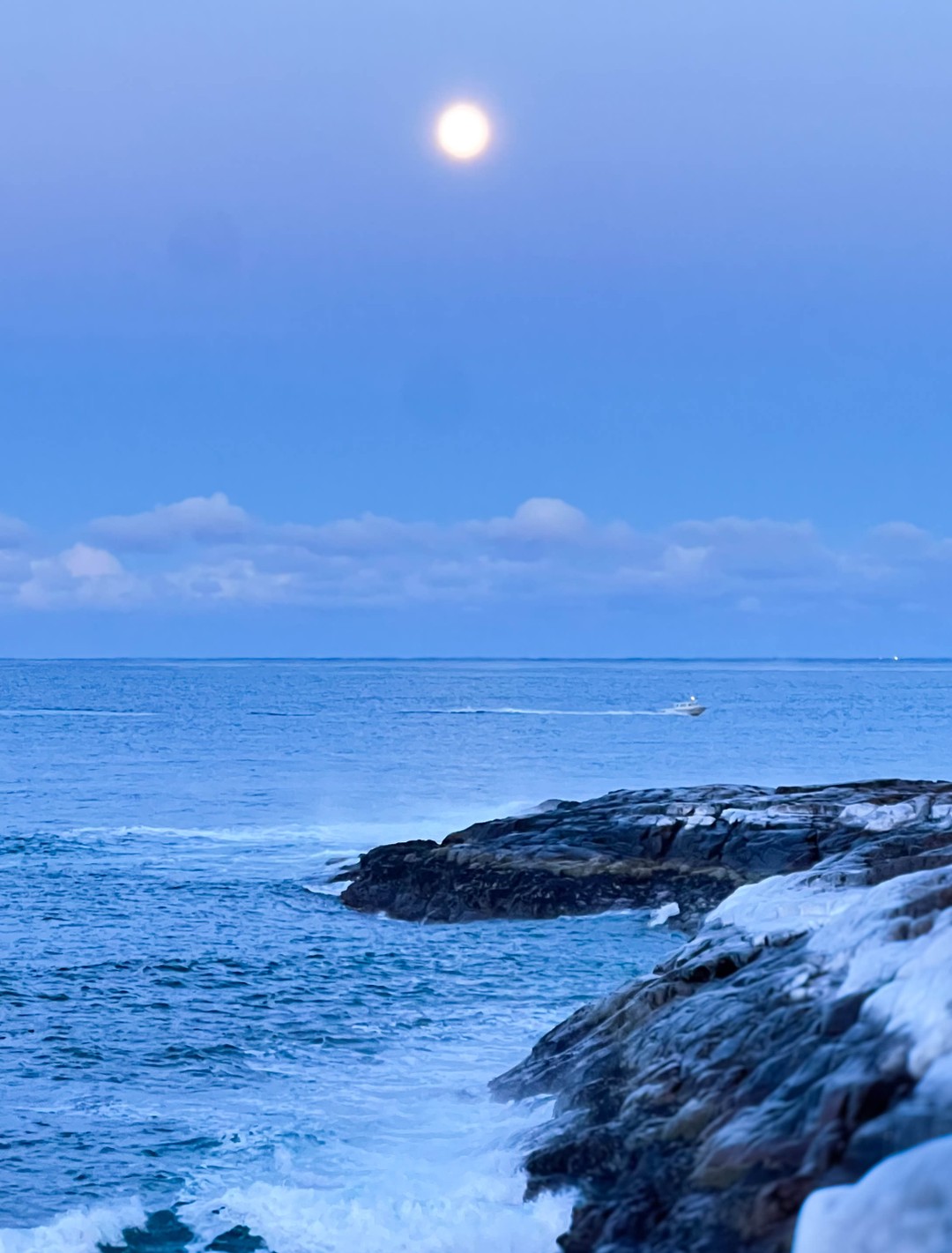 Были на экскурсии в Териберке с гидом Артемом. Все прошло отлично, экскурсия интересная! Особенно понравился пляж
