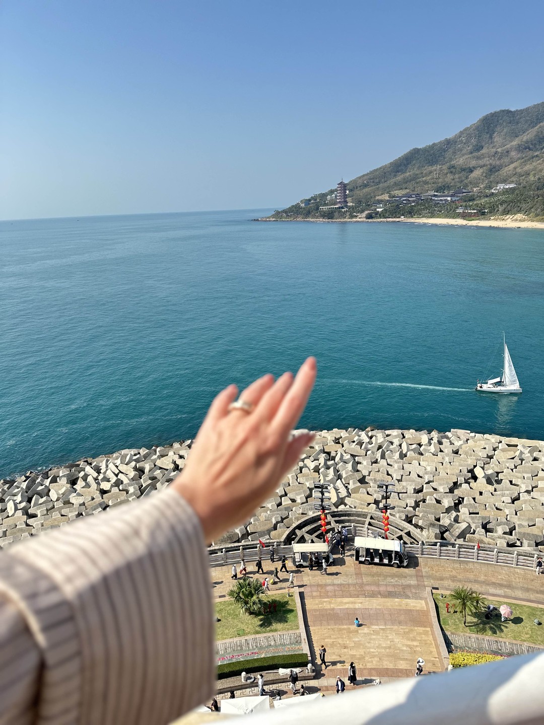 Экскурсия в храмовый комплекс Наньшань в Санье - это незабываемое погружение в буддийскую культуру, поражающее масштабом