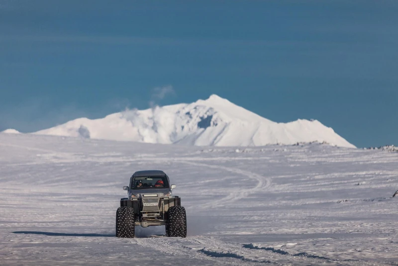 В мини-группе на Камчатку всей семьёй: вулканы, термальные источники и погружение в быт