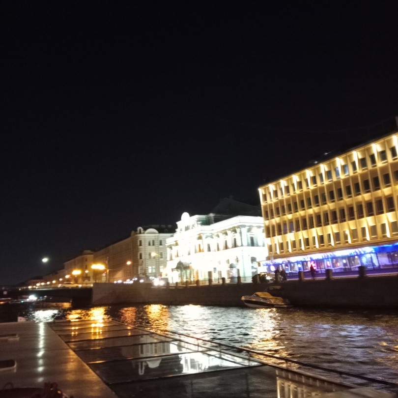 Вечерний вояж: развод Дворцового моста на теплоходе (Благинина)