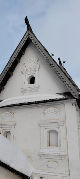 Пешая экскурсия в морозный день далась нам непросто, но гид Илья так виртуозно и с юмором