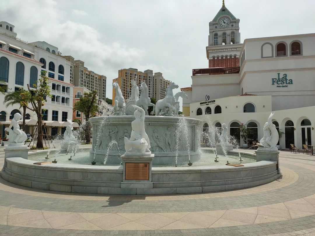 Поездка получилась познавательной и интересной. Все было хорошо организовано. Гид Артур очень интересно рассказал об истории