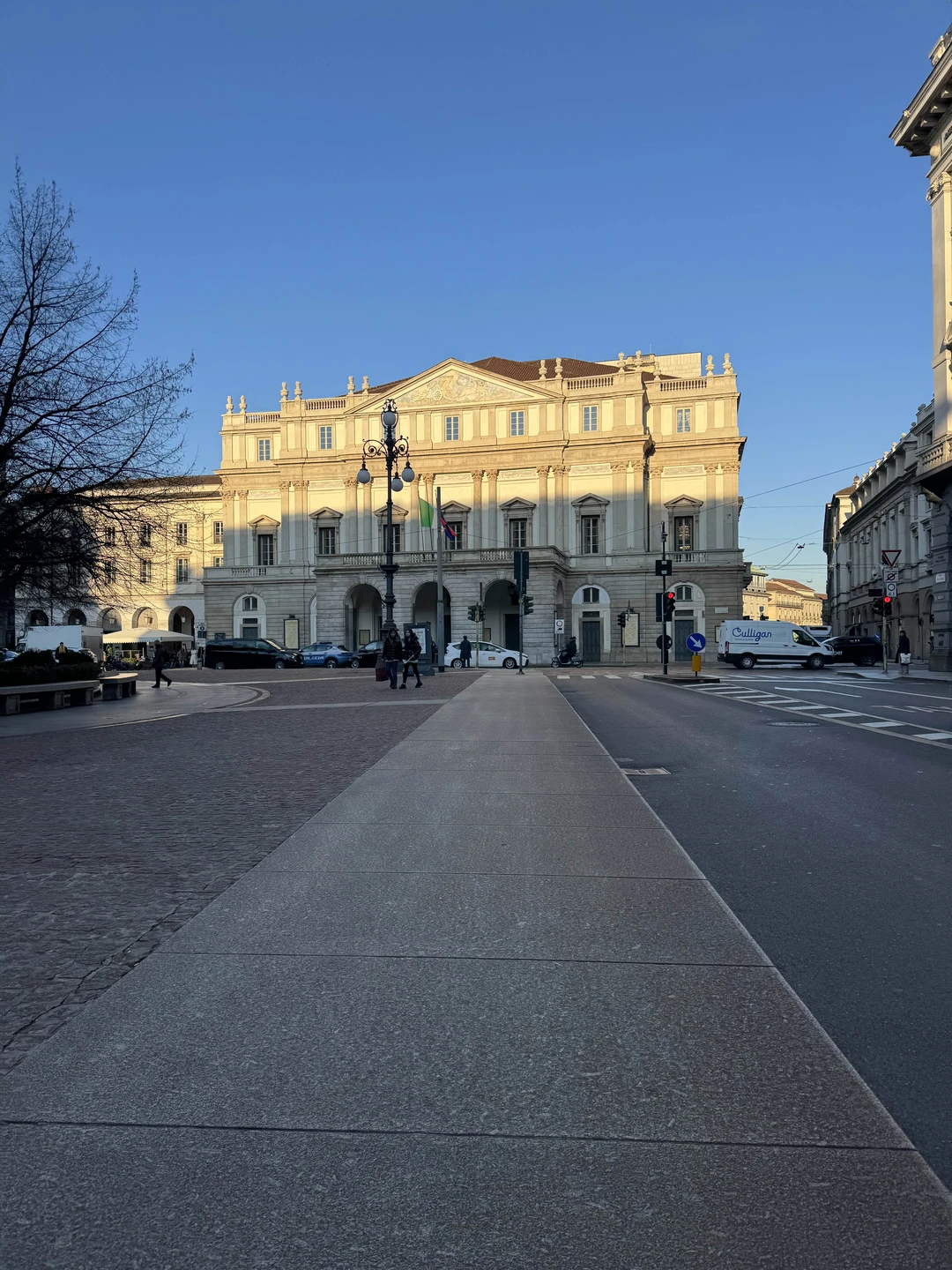 Были на экскурсии по Милану с гидом Артуром, остались довольны