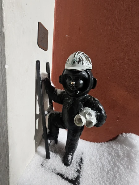 Экскурсия пролетела очень быстро, несмотря на ветер и снег мы прошли весь намеченный маршрут, познакомились с