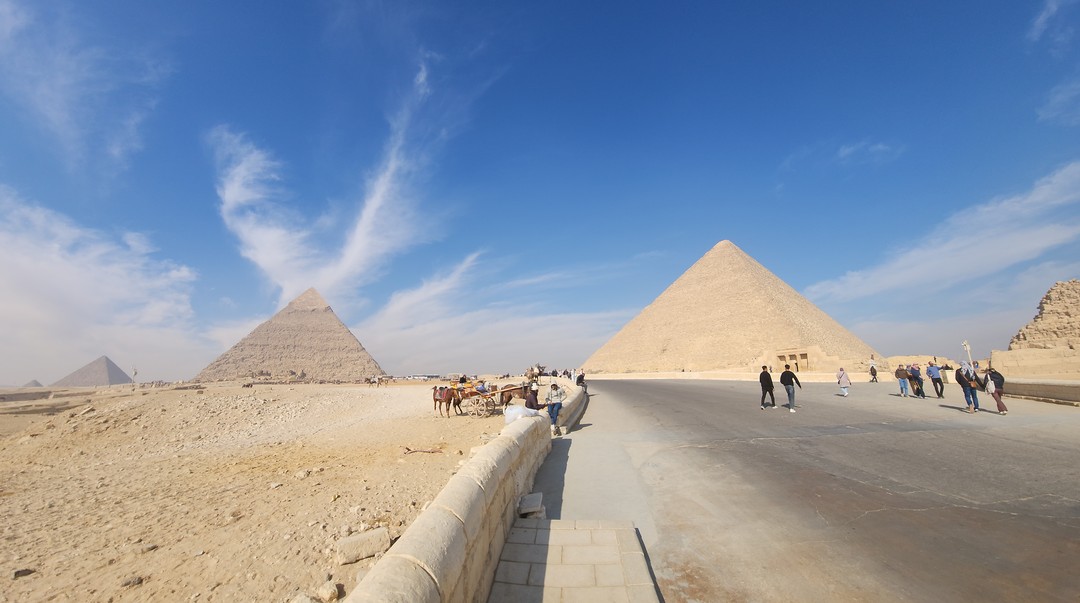 Спасибо водителю Хусе'йну и гиду Исаму (Саше) за проведение замечательной поездки и экскурсии. Благодаря координации получилось